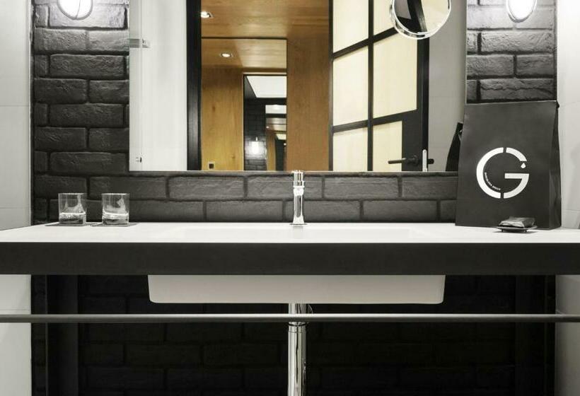 Номер Deluxe, The Corner