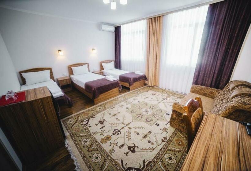 اتاق استاندارد سه نفره, Sunrise Osh