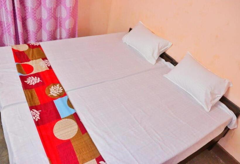 Háromágyas Classic Szoba, Spot On Yogi Guest House
