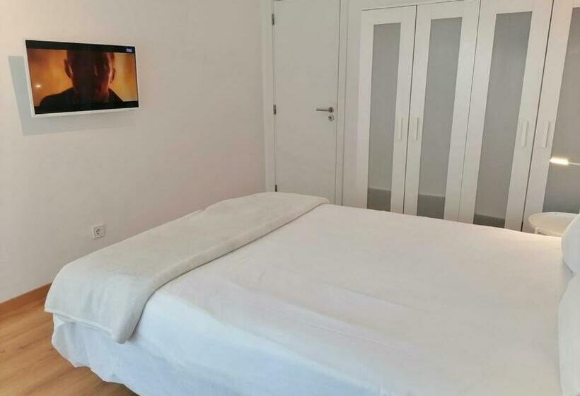 Номер Стандарт с Балконом, Comfortable Bedrooms In Apartment With River View