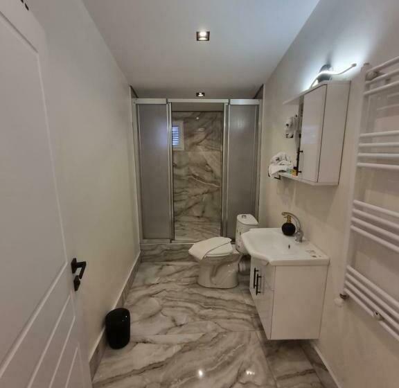 سوئیت با بالکن, Elite Park Hotel & Suites