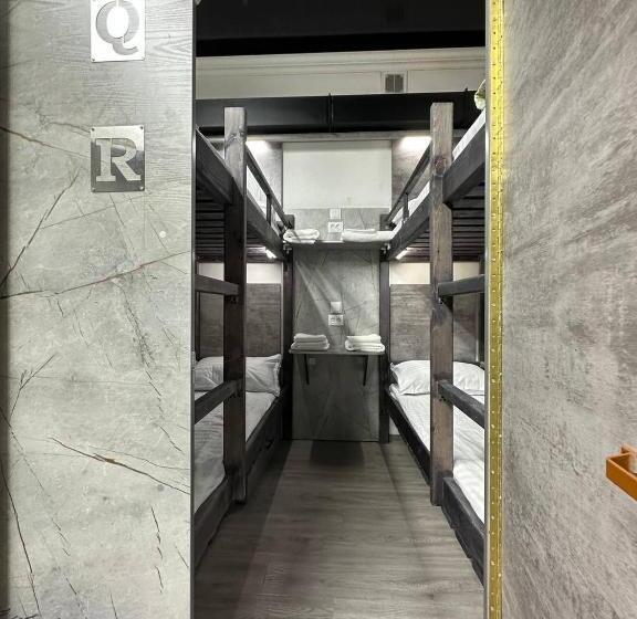 4인용 스탠다드 룸, Dubai Hostel
