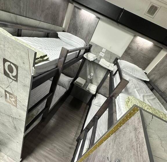 4인용 스탠다드 룸, Dubai Hostel