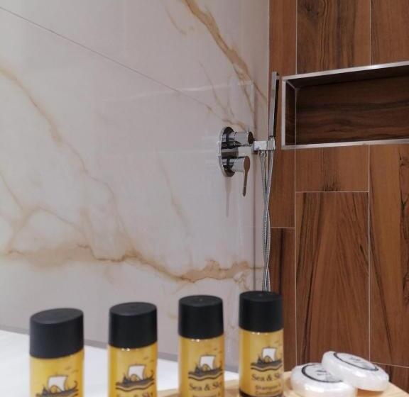 Трехместный Номер Deluxe Вид на Море, Villa Tonia