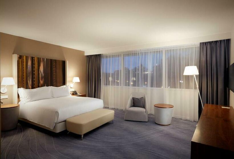 带大床的行政房间, Doubletree By Hilton Hotel Wroclaw