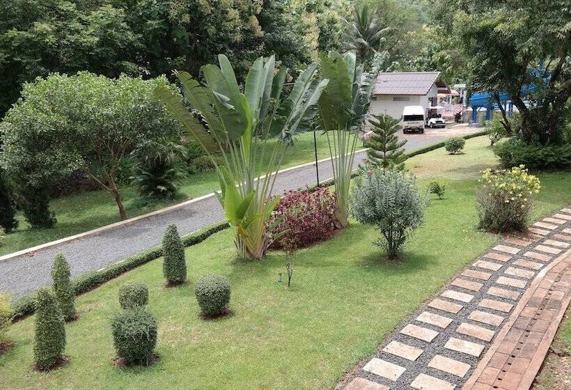 Трехместный Номер Superior, Phubachiang Golf & Resort Pakse