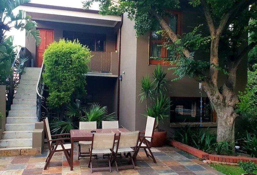 디럭스 스튜디오, Moonflower Cottages