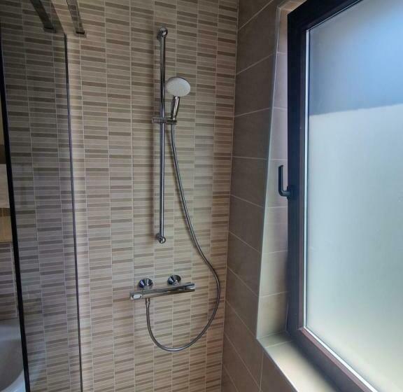 شقة غرفة واحدة, Flowers Apartments