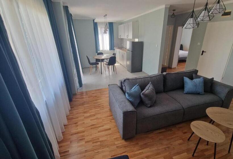 شقة غرفة واحدة, Flowers Apartments