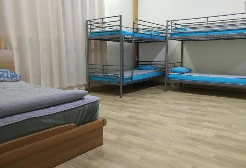 Семейный Номер Боковой Вид на Море, Sokcho & Guesthouse