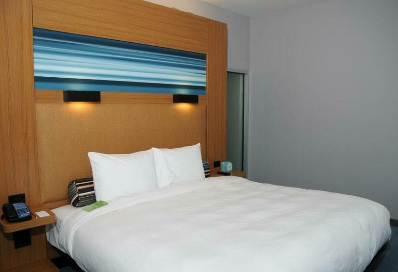带大床的套房, Aloft Louisville East
