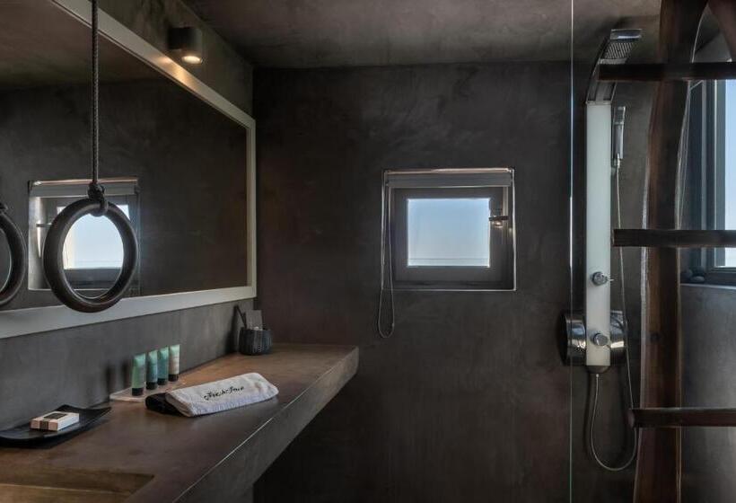 Deluxe люкс с видом, West East Suites