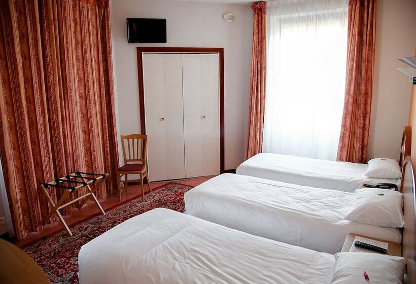 Номер Стандарт Трехместный, Logis Hôtel Du Commerce
