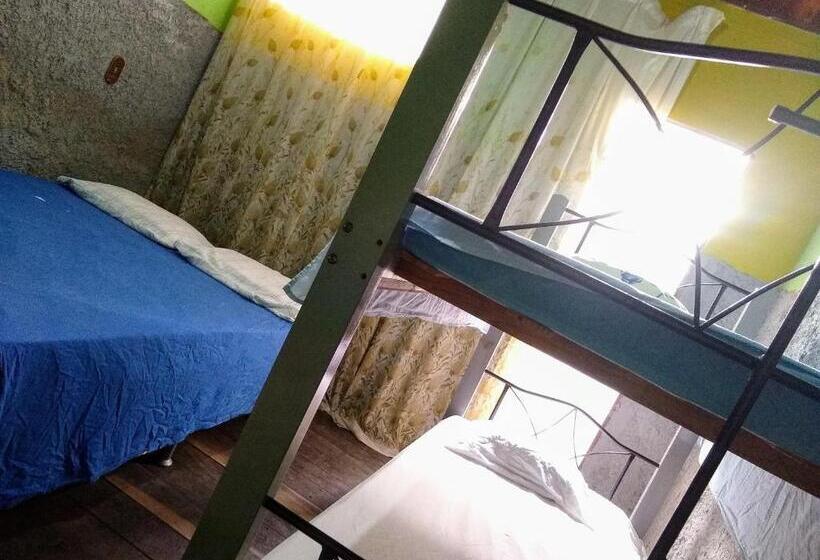 Трежместный Номер Economy, Praieiro Hostel Albergue