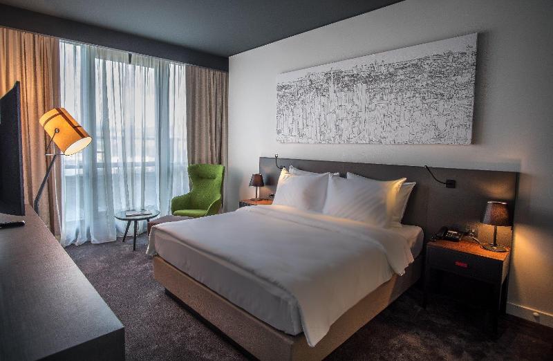 سوییت جونیور, Crowne Plaza Podgorica, An Ihg