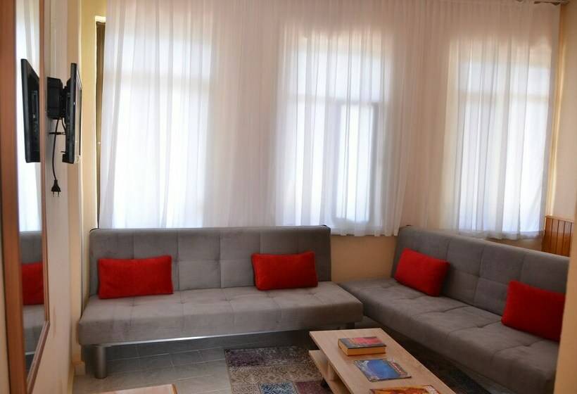 سوئیت کلاسیک, Rolli Butik