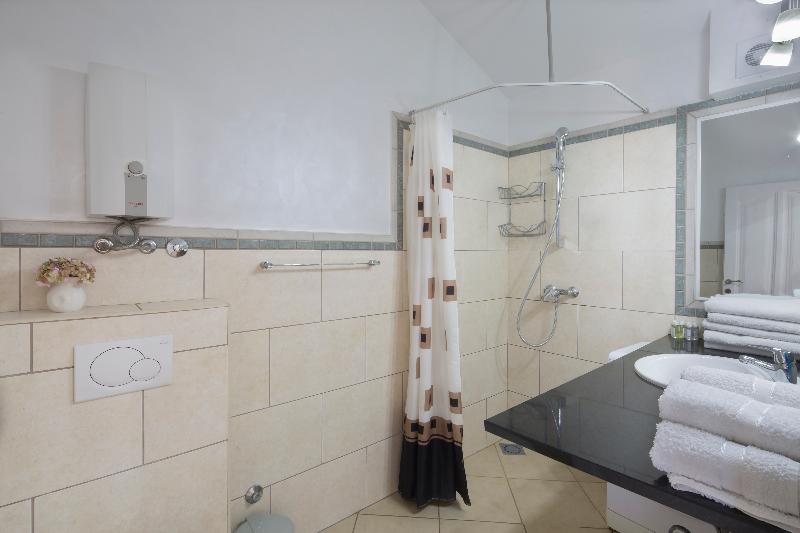 آپارتمان 1 خوابه با چشم‌انداز استخر, Spa Resort Bečići