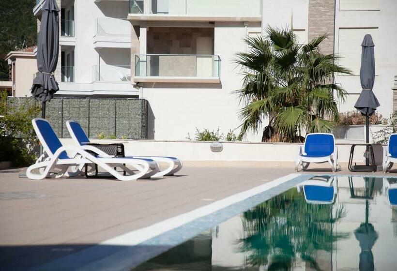 آپارتمان 1 خوابه با چشم‌انداز استخر, Spa Resort Bečići