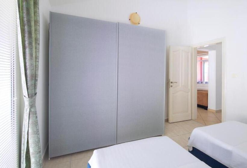 آپارتمان 1 خوابه با چشم‌انداز استخر, Spa Resort Bečići