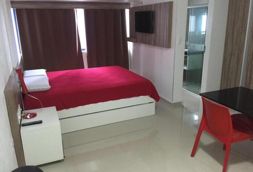 استودیوی استاندارد با چشم‌انداز دریا, Studio Everest Flats
