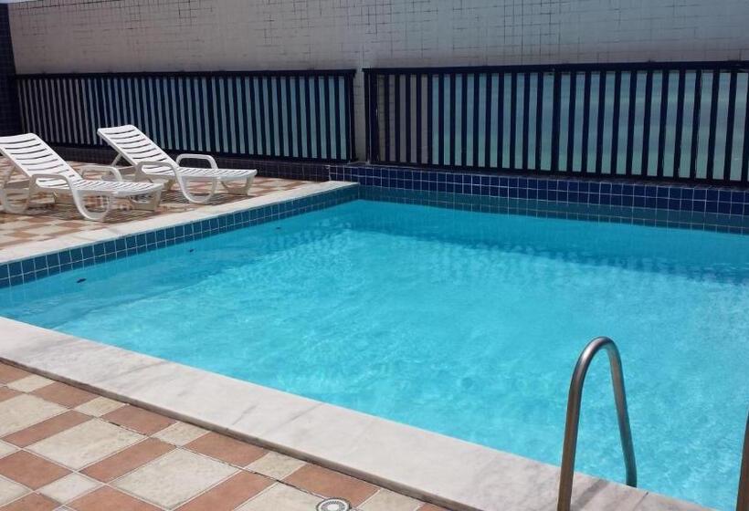 استودیوی استاندارد با چشم‌انداز دریا, Studio Everest Flats