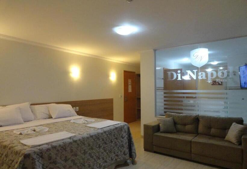 Suit Deluxe, Di Napoli Plaza