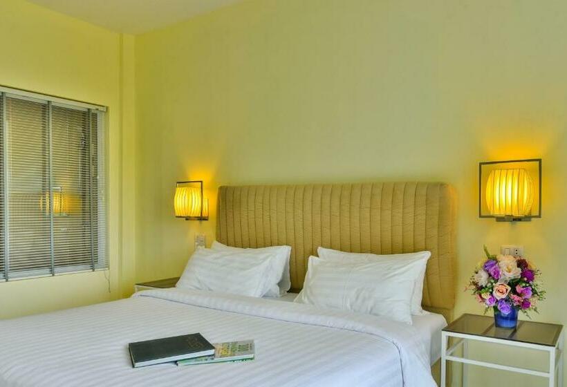Номер Deluxe Вид на Бассейн, Southgate Residence Hotel   Sha Certified