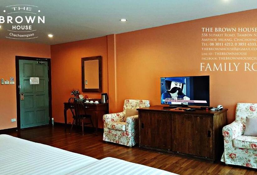패밀리 룸, The Brown House