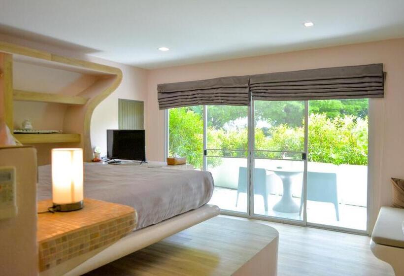Номер Deluxe с Террасой, Le Divine Comedie Beach Resort