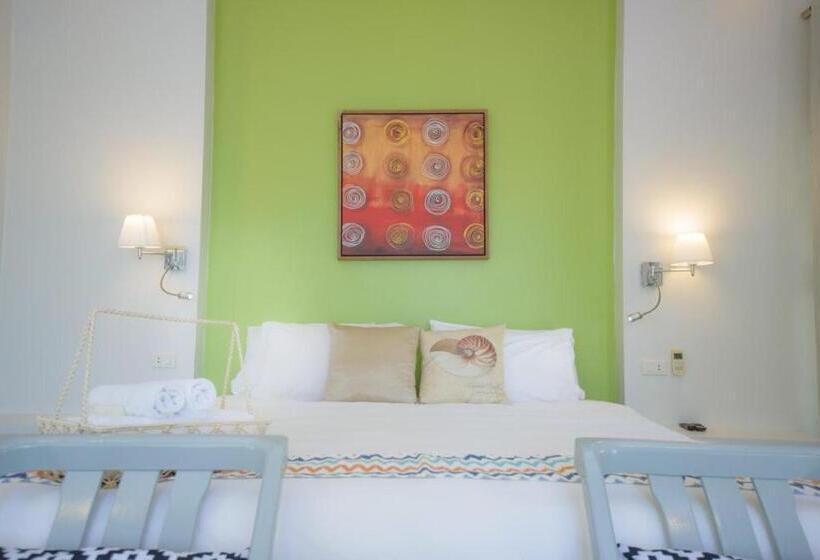 اتاق لوکس با چشم‌انداز دریا, Seashell Village Resort