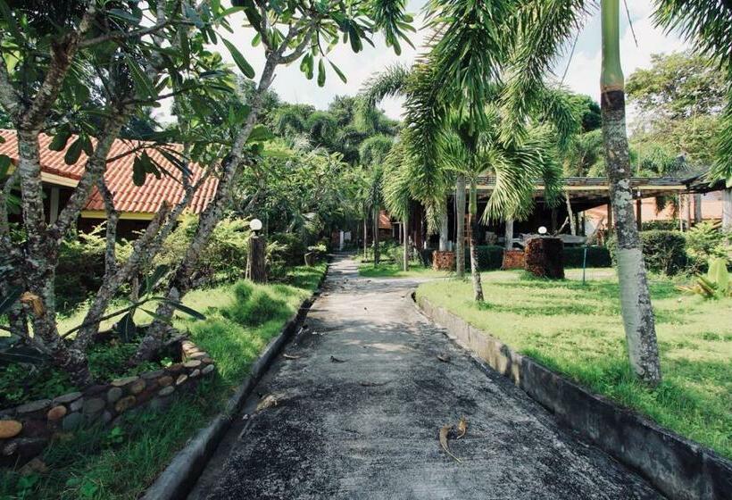 Бунгало Deluxe, Adang Island Resort