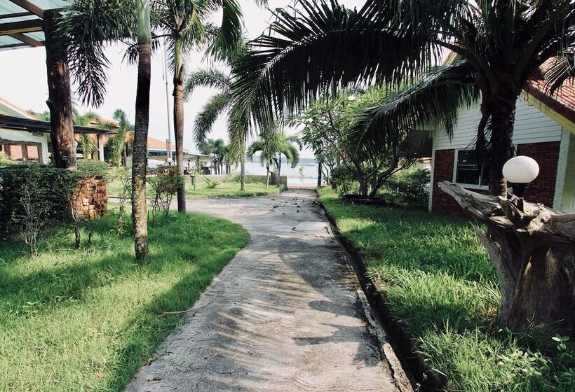 Бунгало Deluxe, Adang Island Resort