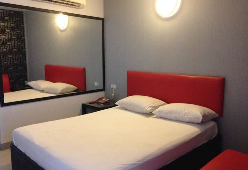 标准间, Natpob Sleep Station Motel