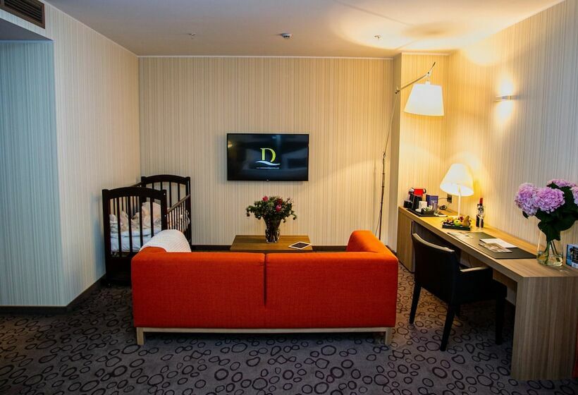 سوییت جونیور, Domina Hotel Novosibirsk