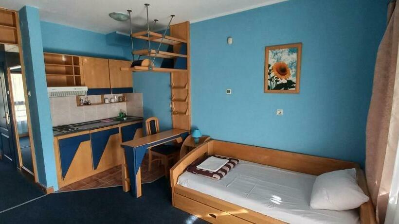 إستوديو قياسى, Garni Hotel Lupus