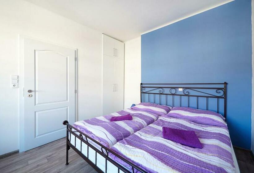 Апартаменты 1 Спальня с Балконом, Hostel Foster