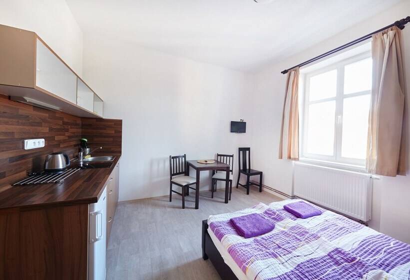 Студия Стандарт, Hostel Foster