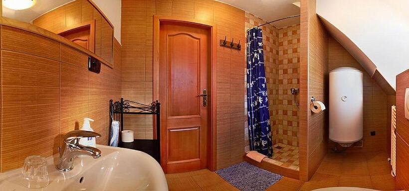 Standard Triple Room with Terrace, Penzion Kříž
