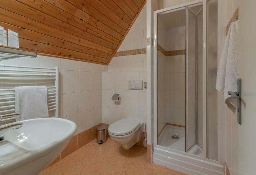 Cameră Triplă Standard cu Balcon, Wellness Hotel šedý Vlk