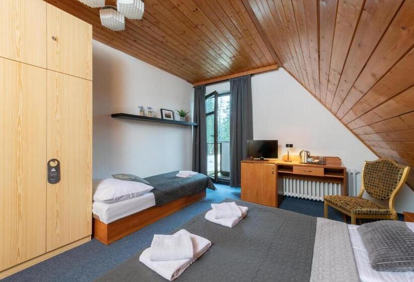 Cameră Triplă Standard cu Balcon, Wellness Hotel šedý Vlk