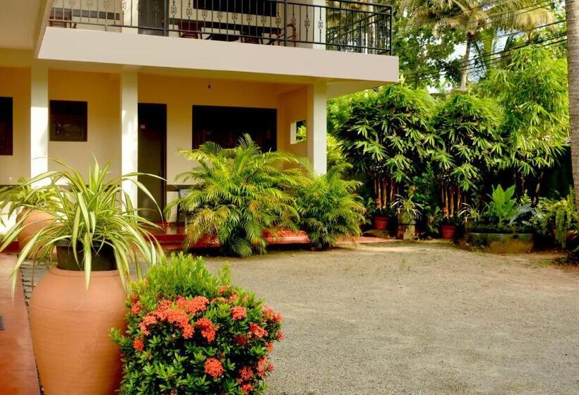 اتاق استاندارد سه تخته با چشم‌انداز باغ, Sunny Lanka Guest House