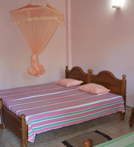 اتاق استاندارد سه تخته با بالکن, Sunny Lanka Guest House