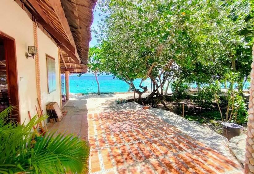 Номер Deluxe Вид на Море Боковой, Moalboal T Breeze Coastal Resort
