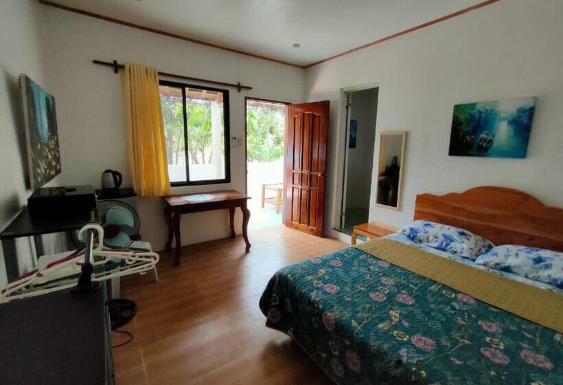 Номер Deluxe Вид на Море Боковой, Moalboal T Breeze Coastal Resort