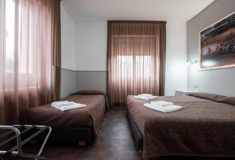 اتاق استاندارد سه نفره, Ciclamino