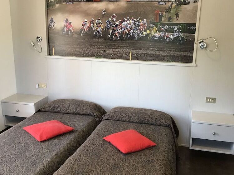 اتاق استاندارد سه نفره, Ciclamino