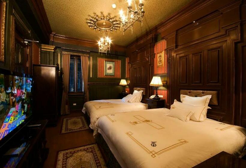 اتاق لوکس چهار تخته, The Old England Manor