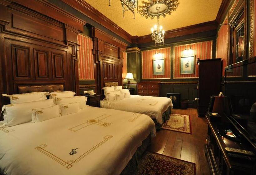 اتاق سوپریور چهار تخته, The Old England Manor