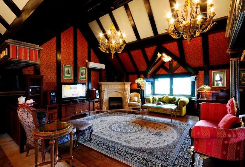اتاق لوکس, The Old England Manor