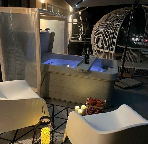 1 Bedroom Penthouse Apartment, H49 Jacuzzi Penthouse Adults Only